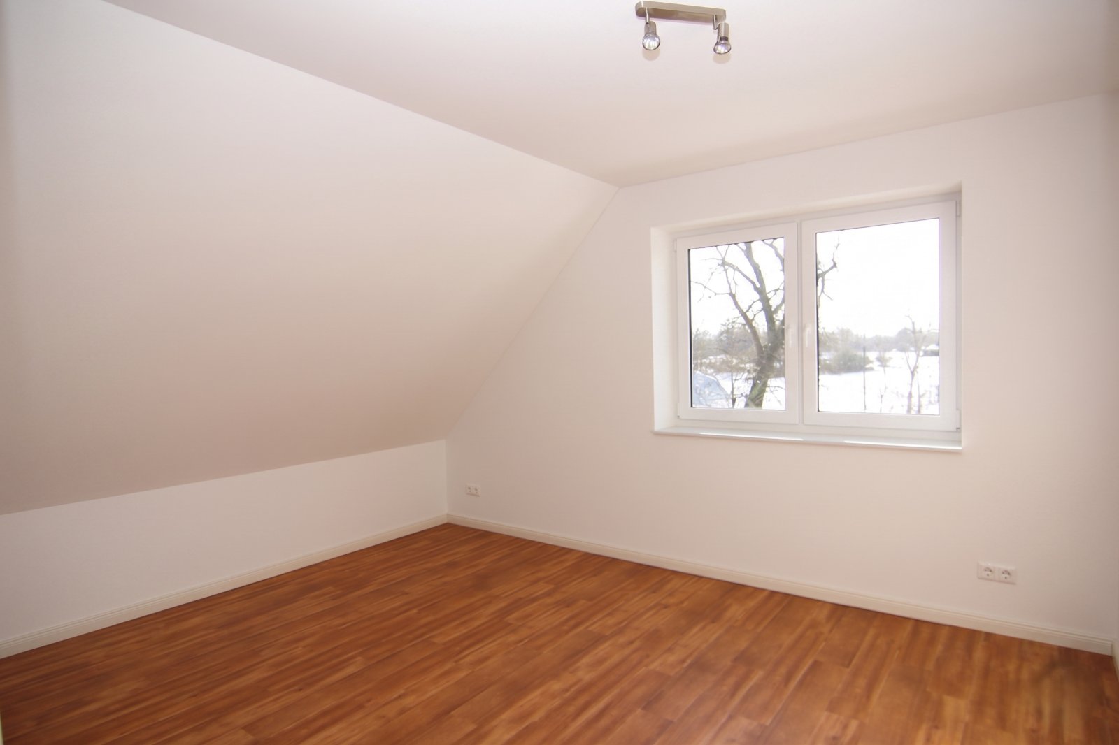 Große 3-Zimmer-Dachgeschoss-Wohnung mit Balkon im schönen Curslack! - Photo 5