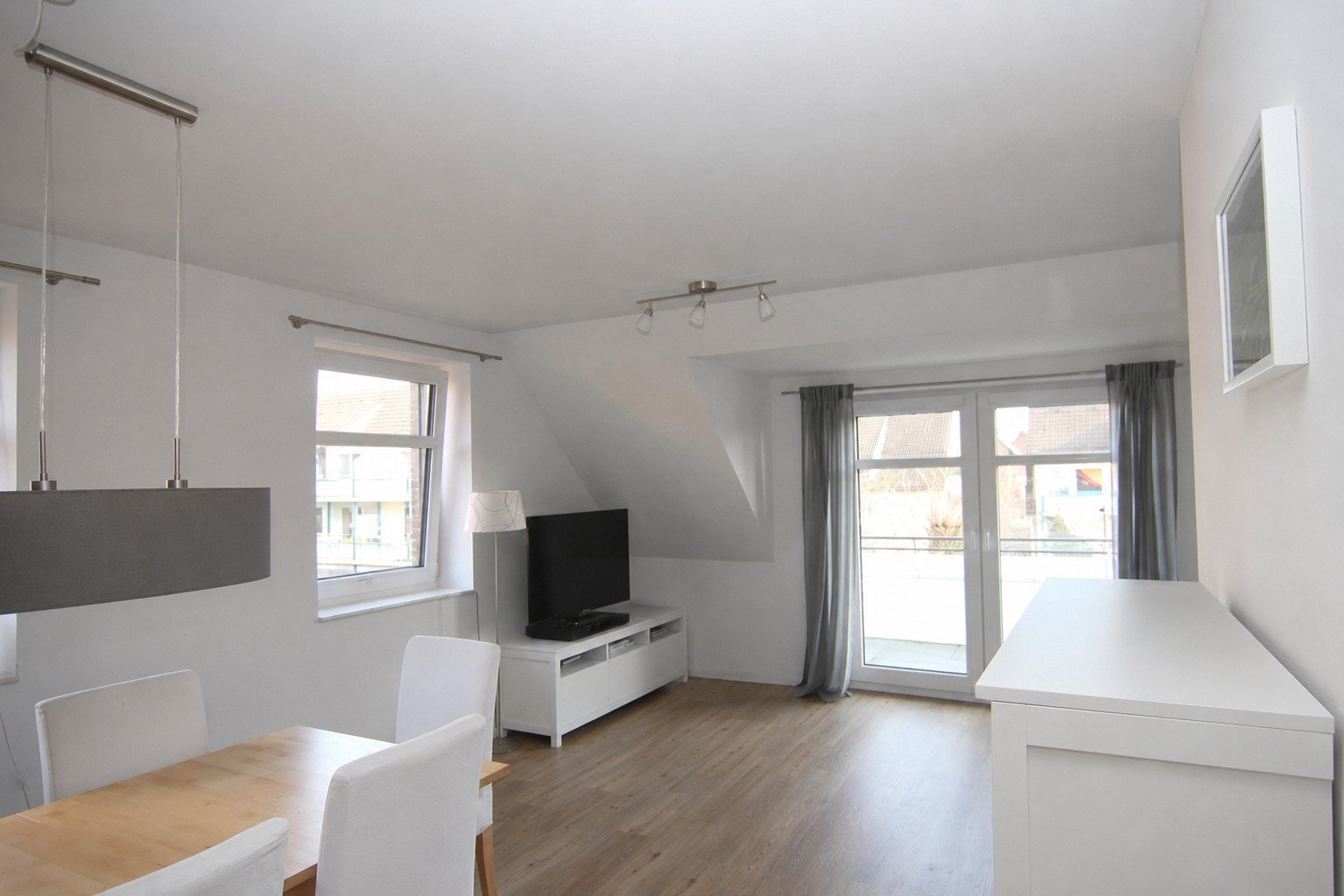 Gemütliche 3-Zimmer-Wohnung über 2 Ebenen mit Balkon in einer ruhigen Nebenstraße von Lohbrügge - Photo 2