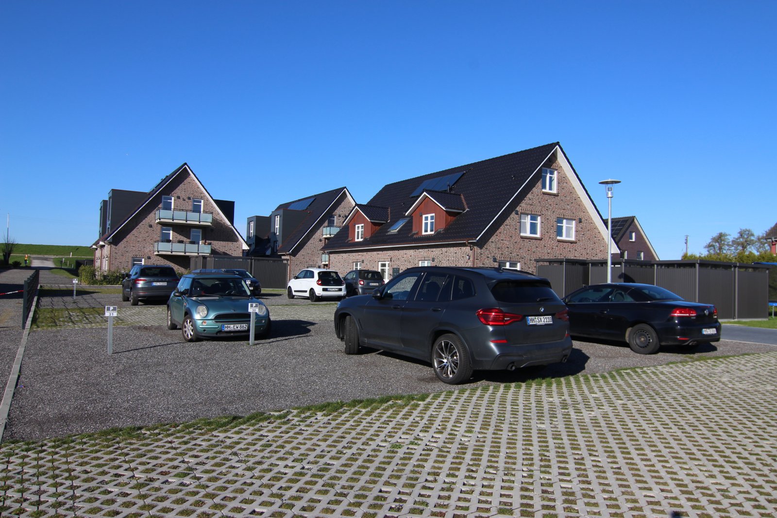 Am Elbdeich gelegene, helle 4-Zimmer-Dachgeschoss-Wohnung über 2 Ebenen mit Balkon - Photo 4