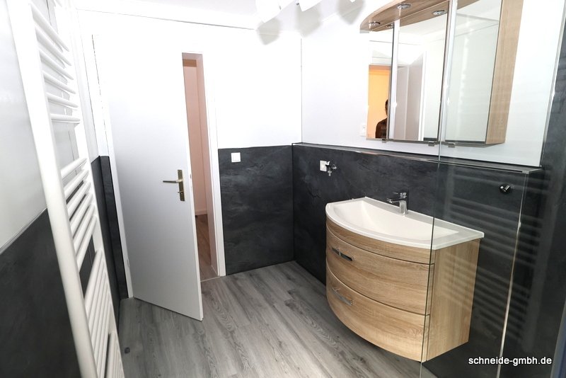 Modern renovierte 2-Zimmer-Wohnung im Souterrain mit Terrasse - Photo 4