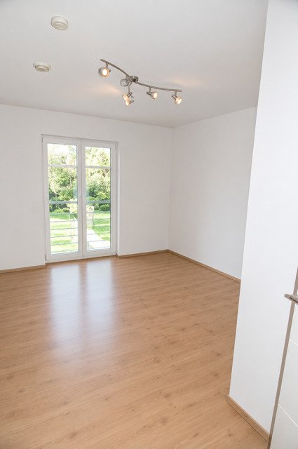 Ruhig gelegene 4-Zimmer-Doppelhaushälfte mit Garten, 2 Terrassen und Carport - Foto 4